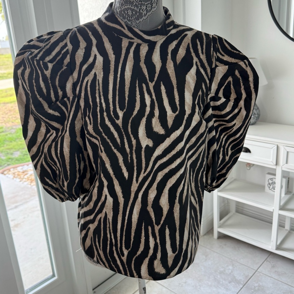 River Island Black and Tan Puff Sleeve Blouse